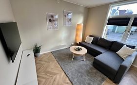 Modern Central Apartment Apt 105